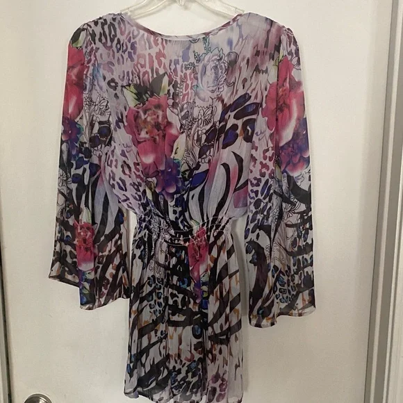 Elegant Multicolor Floral V-Neck Blouse - Picture 3 of 3